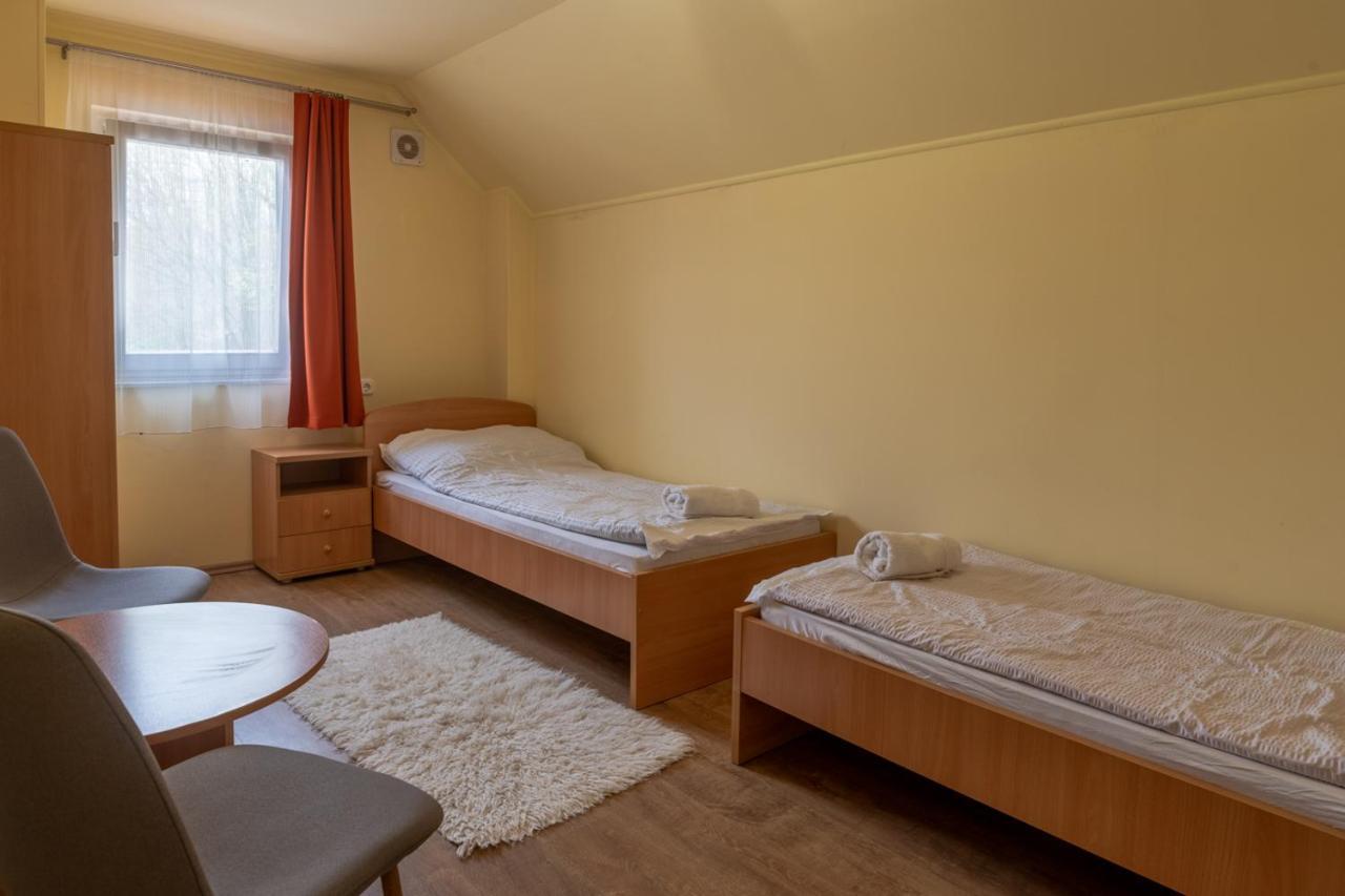 Kiraly Lovastanya Panzio Bed and Breakfast Janoshalma Eksteriør billede