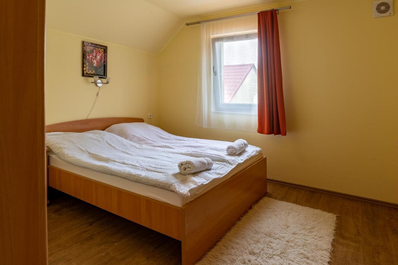 Kiraly Lovastanya Panzio Bed and Breakfast Janoshalma Eksteriør billede